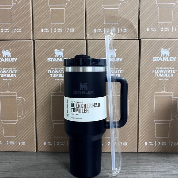 Stanley 40oz Quencher H2.0 FlowState Stainless Steel Vacuum Insulated Tumbler. - Picture 9 of 12
